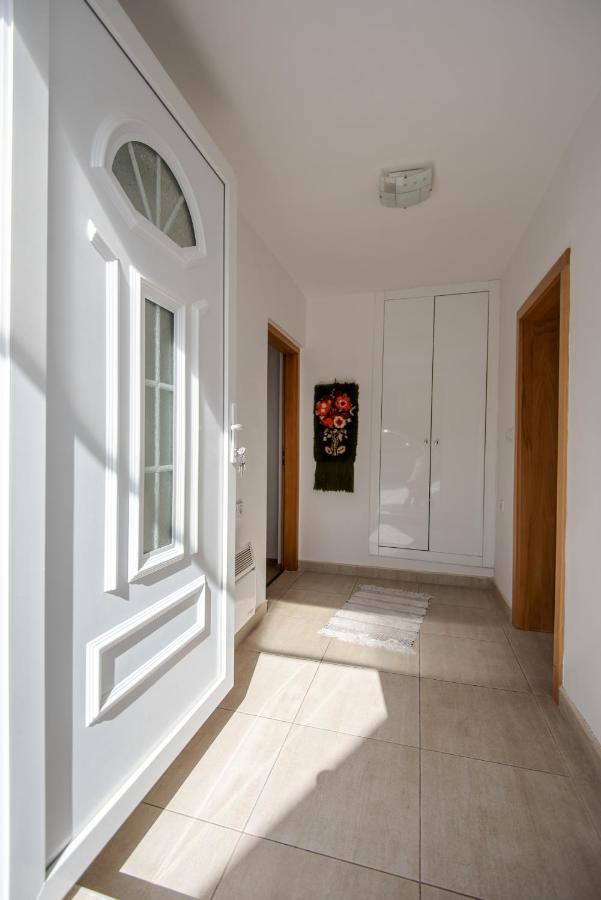Apartman Mira SJJ Esterno foto