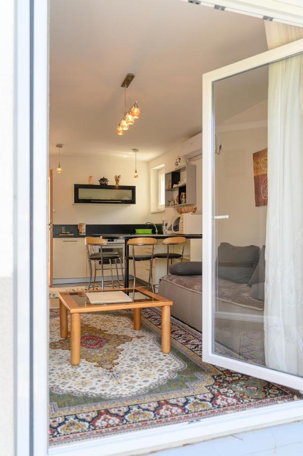 Apartman Mira SJJ Esterno foto