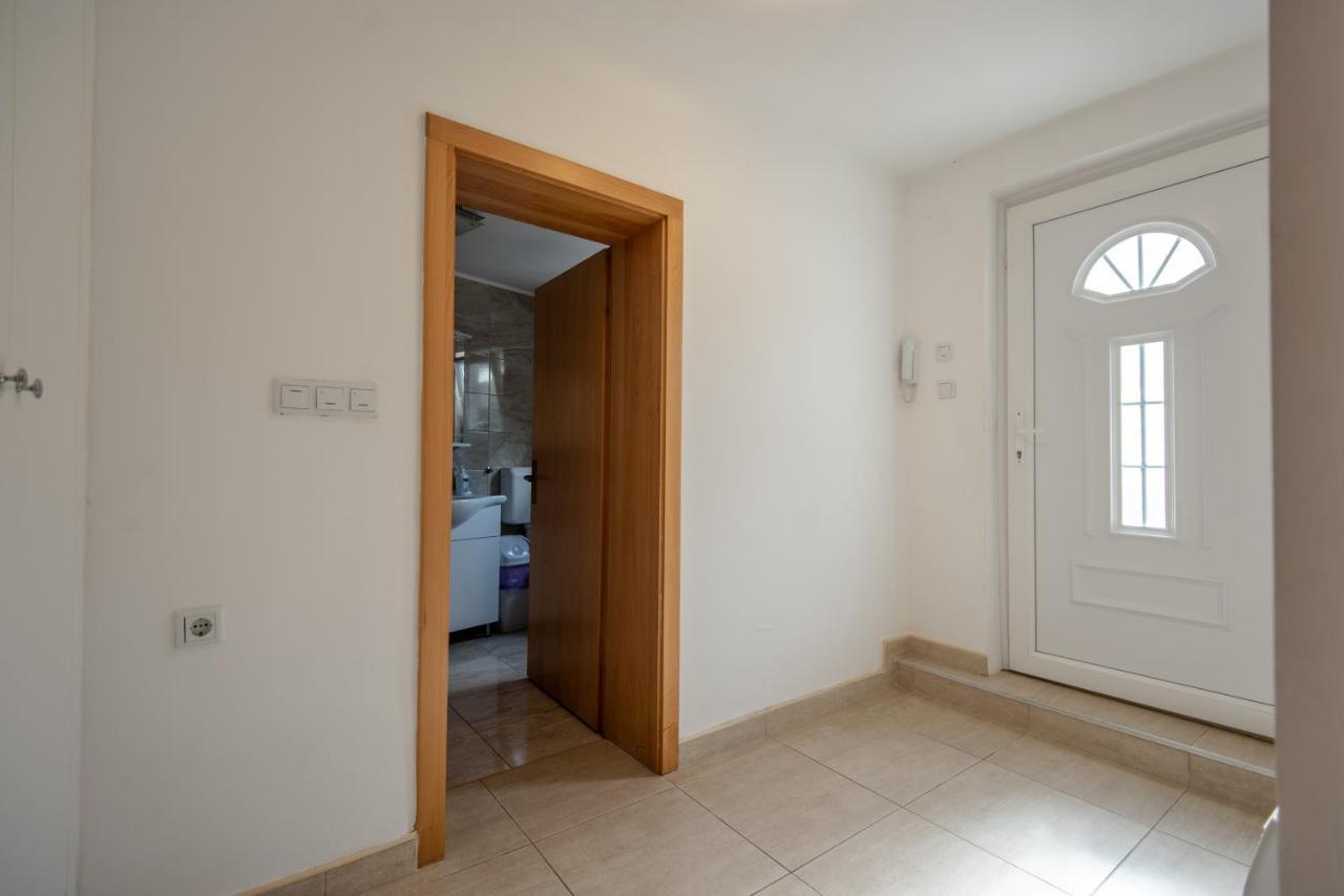 Apartman Mira SJJ Esterno foto