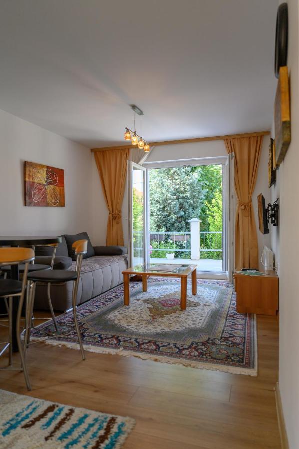 Apartman Mira SJJ Esterno foto