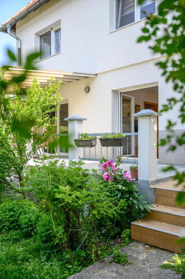 Apartman Mira SJJ Esterno foto