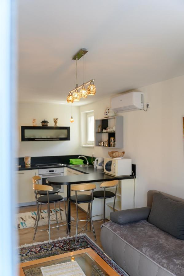 Apartman Mira SJJ Esterno foto