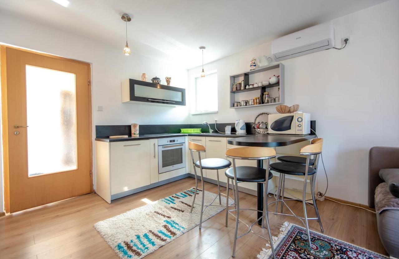 Apartman Mira SJJ Esterno foto