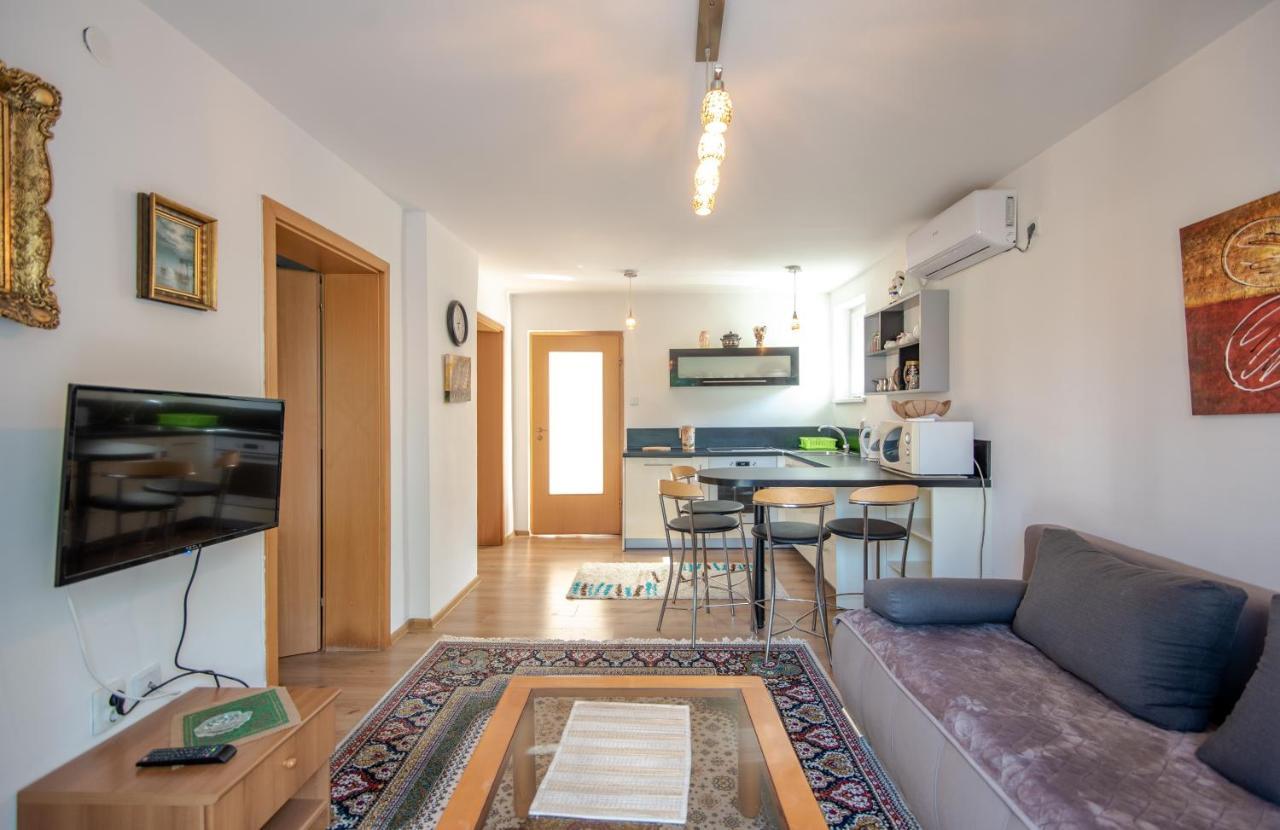 Apartman Mira SJJ Esterno foto