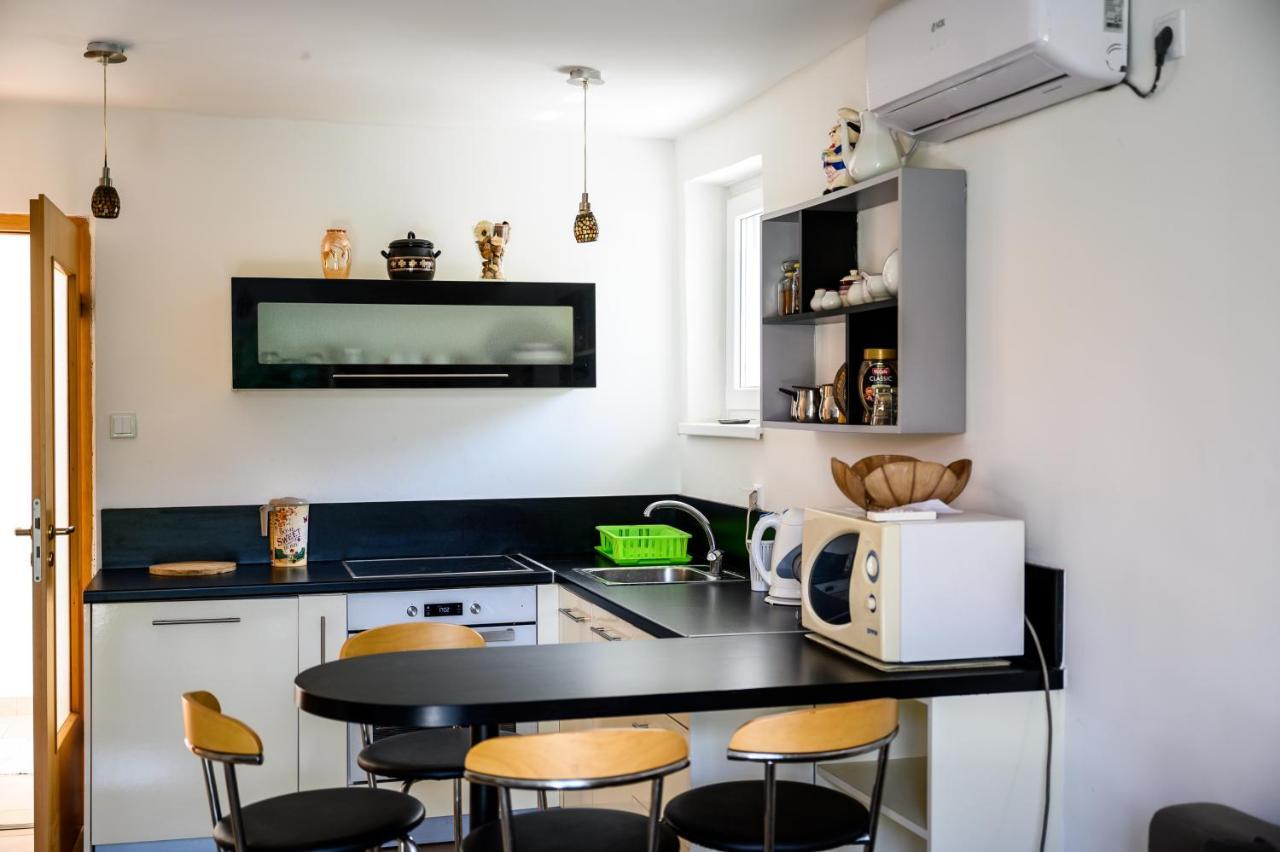 Apartman Mira SJJ Esterno foto